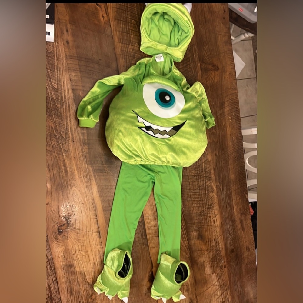 Disney, Mike Moszkowski costume